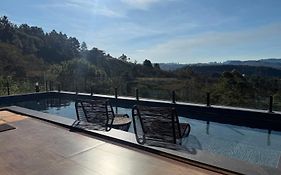 Casa Vilas Boas Macacos